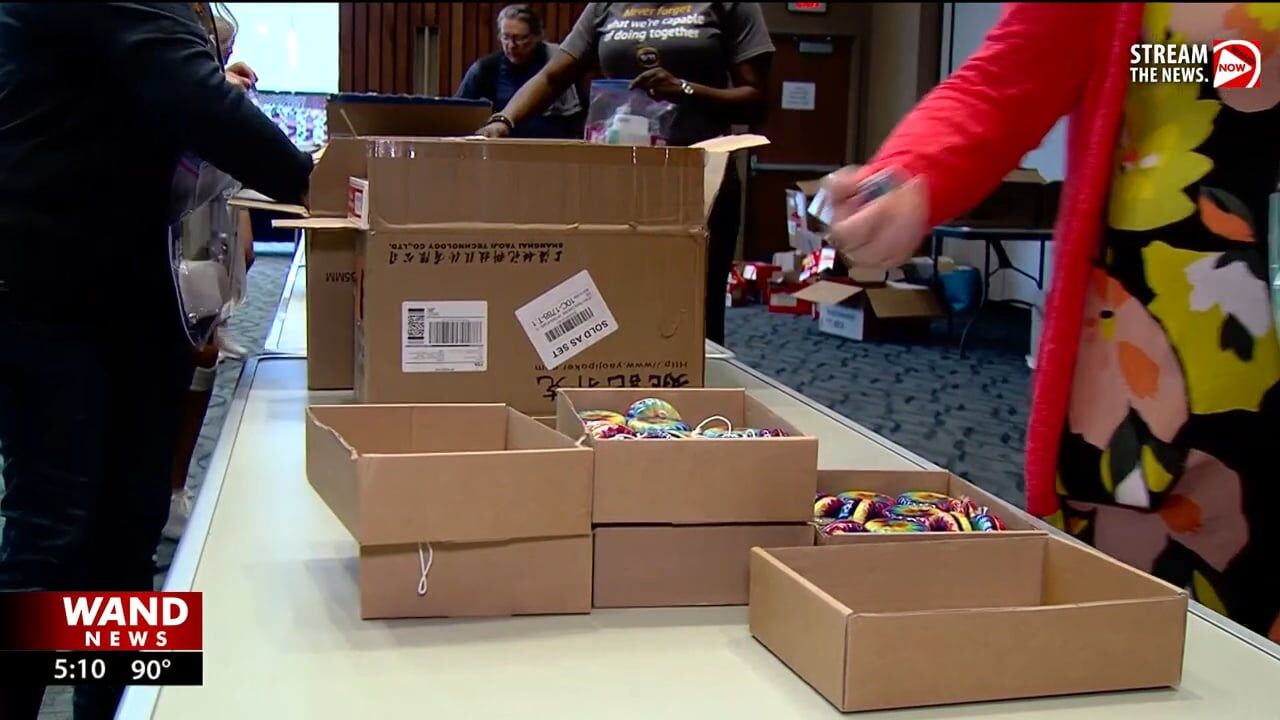 UIS students assemble 1,000 care kits for military members